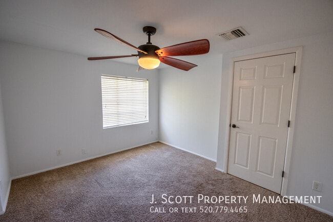 Building Photo - 723 W Cactus Wren Dr