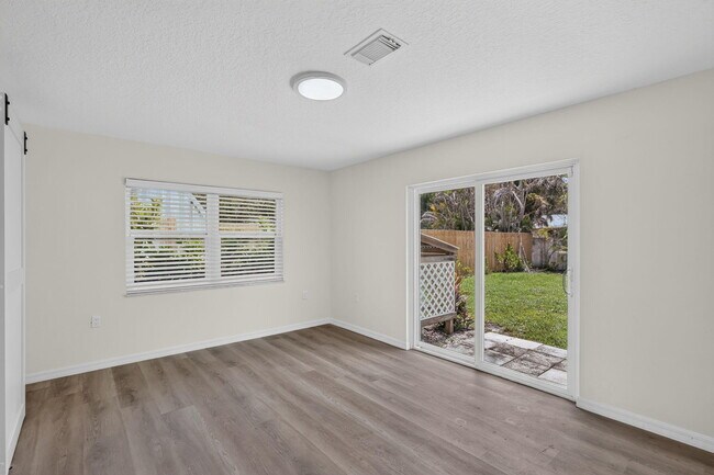 Building Photo - 1125 41st Ave