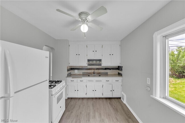 Building Photo - 4461 W 137th St
