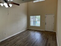Building Photo - "Spacious 3-Bed Townhouse Oasis with 2.5 B...