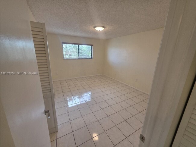 Building Photo - 5560 W 21st Ct