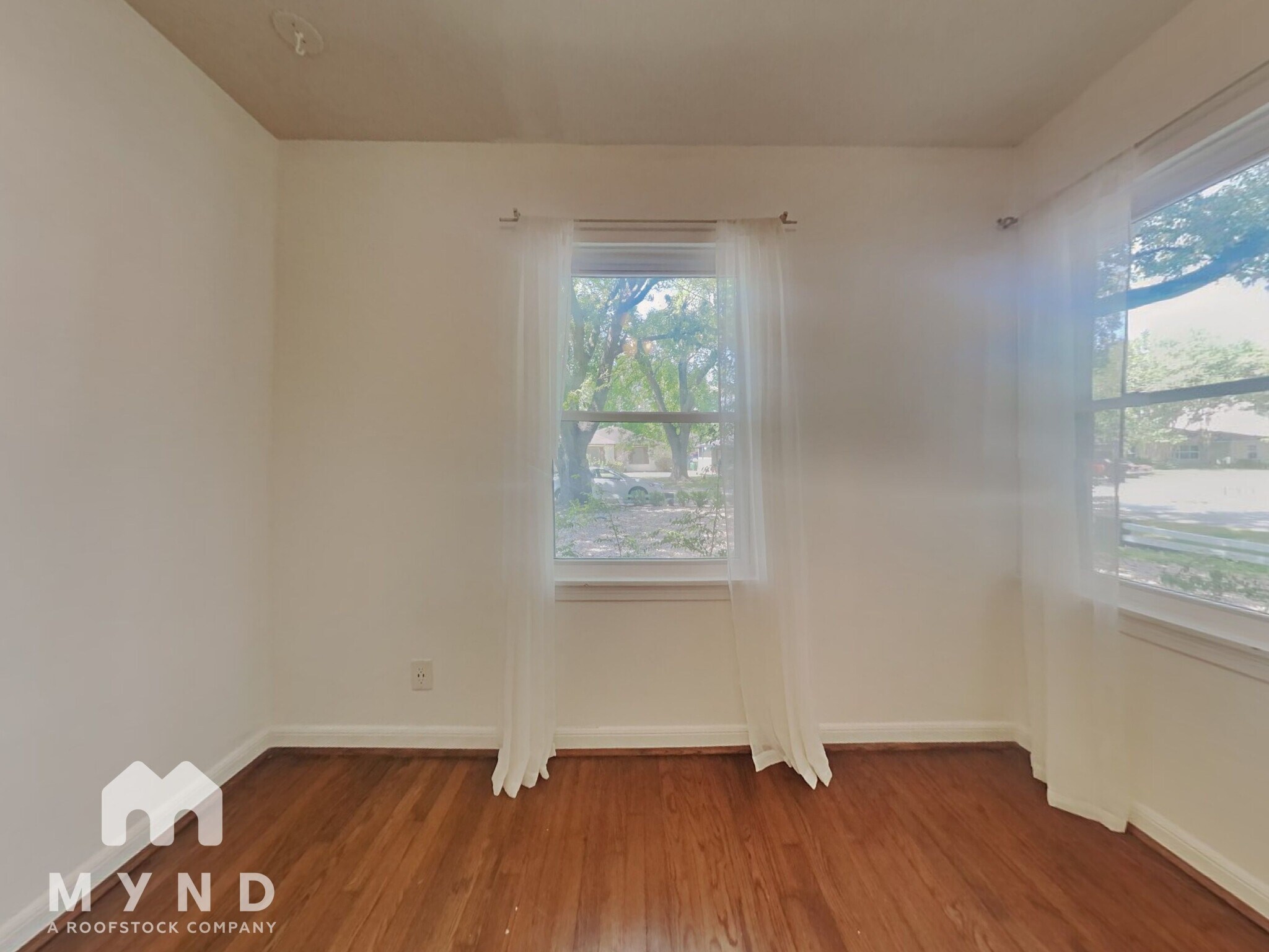 Building Photo - 6907 Schiller St
