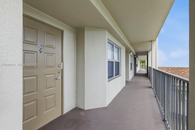 Building Photo - 550 SW 138th Ave