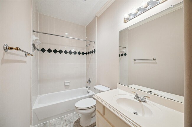 Building Photo - 2802 Briarhurst Park