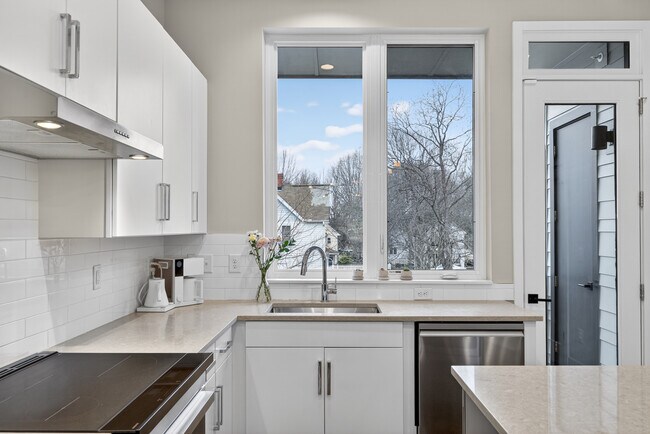 Building Photo - 537 New Bern Ave