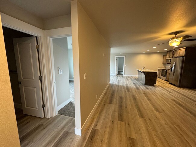 Building Photo - Brand new Green area 3 Bedroom 2 Bath Dupl...