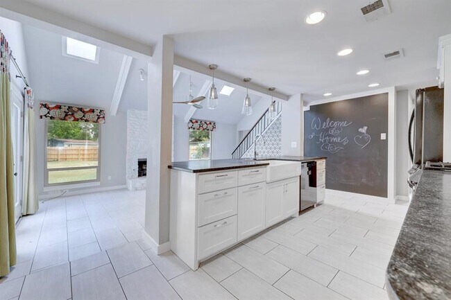 Building Photo - 10408 Doering Ln