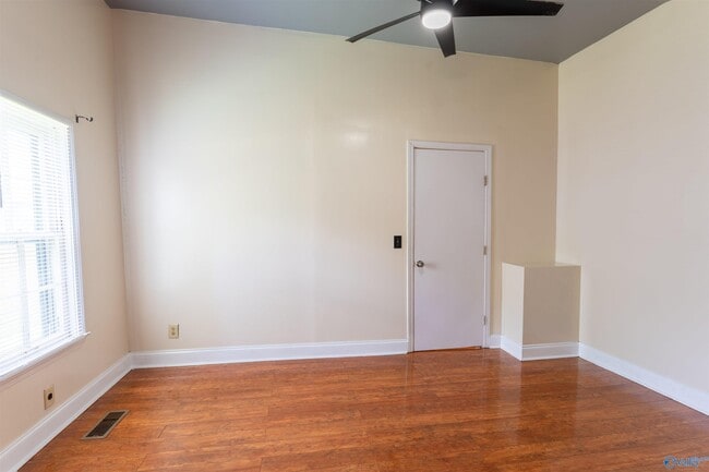 Building Photo - 718 Rison Ave NE