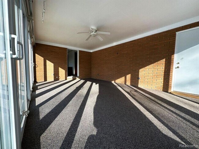 Building Photo - 6615 Fairwood Dr