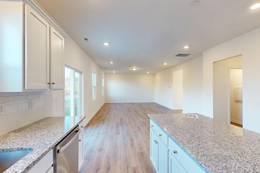 Building Photo - 2129 Clifton Rd