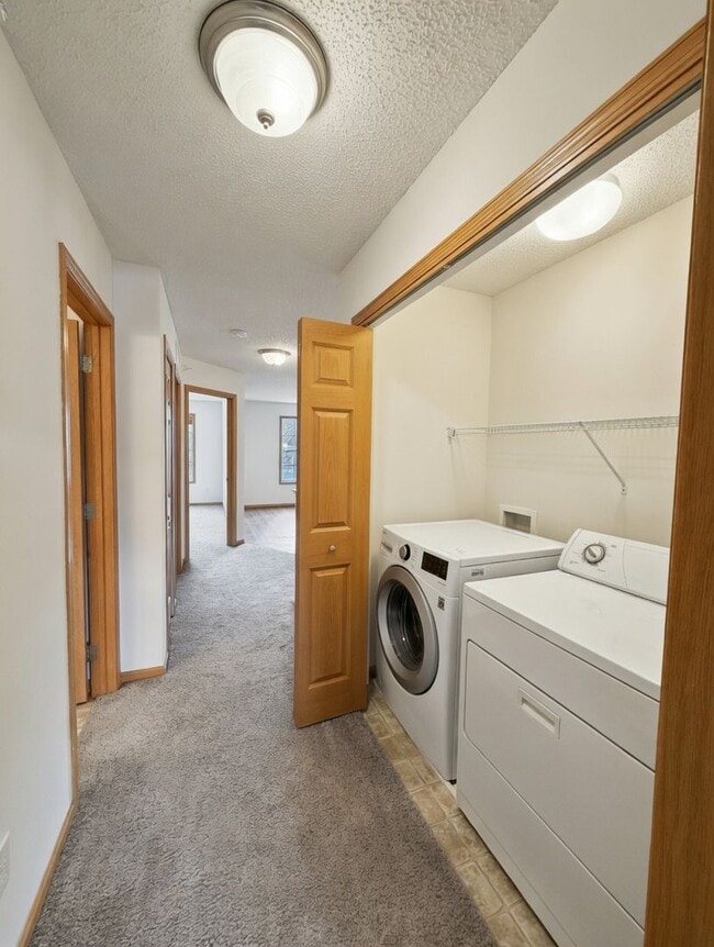 Building Photo - Rare 2bed + Loft Townhome in Maple Grove