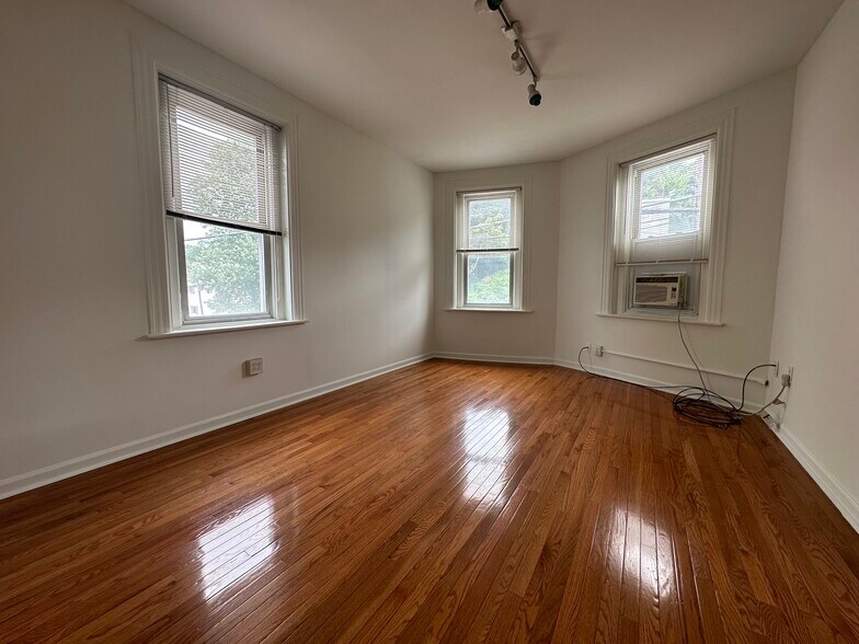 Building Photo - 3217 Brereton St