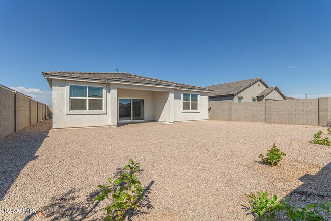 Building Photo - 15371 W Smoketree Dr