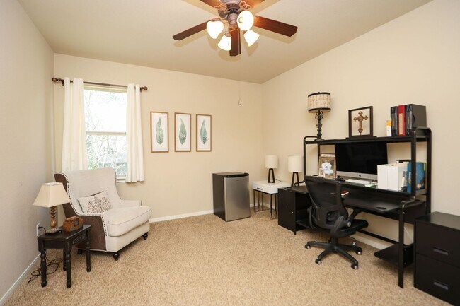 Building Photo - For Lease | 4 Bed, 2 Bath | 2,449 Sq Ft | The Woodlands Creekside Community |