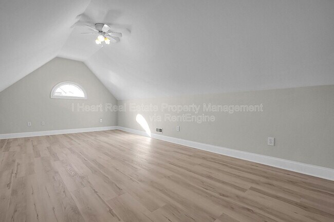 Building Photo - 9580 Mission Dr