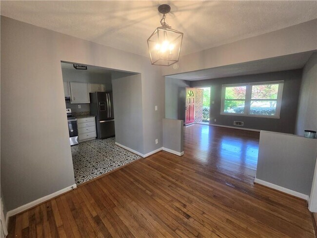 Building Photo - 2971 Belaire Cir