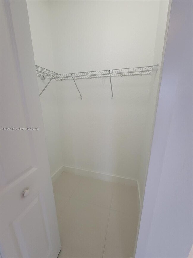 Building Photo - 492 SW 91st Pl
