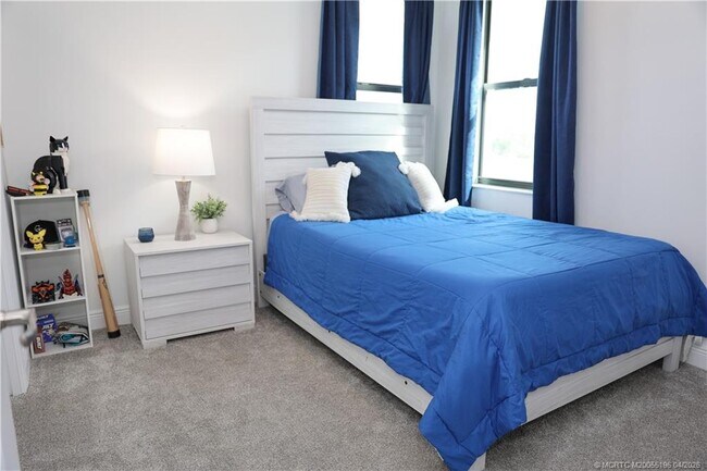 Building Photo - 950 SW Pr Ave