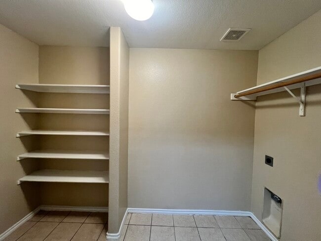 Building Photo - Coming soon..... 3/2/2 in Crowley