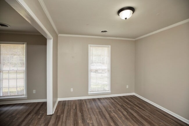 Building Photo - ** 4 bed 2 bath located by Montgomery Academy ** Call 334-366-9198 for a self showing