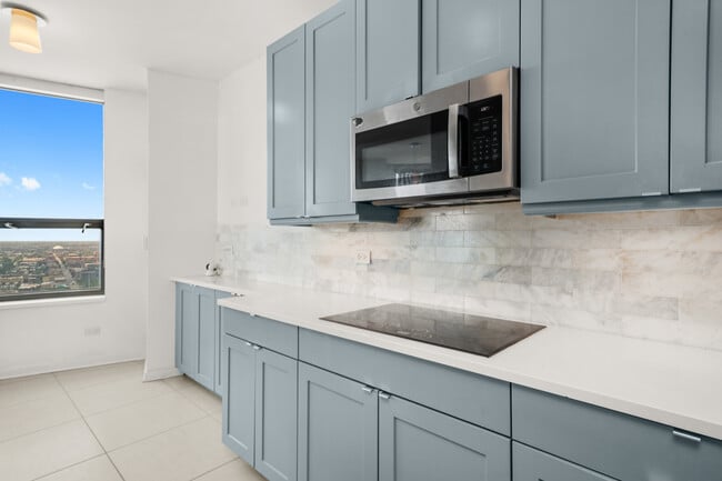 Building Photo - 501 N Clinton St