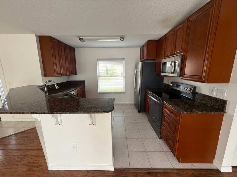 Building Photo - 453 Island View Cir