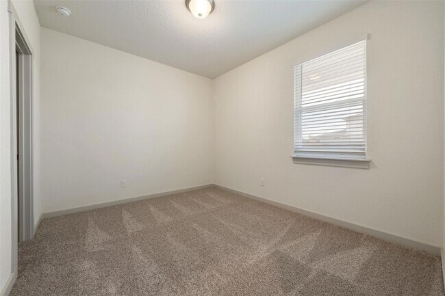 Building Photo - 220 Deserti Rd