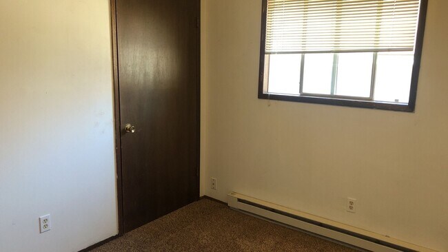 Building Photo - 2125 NW Turner Dr