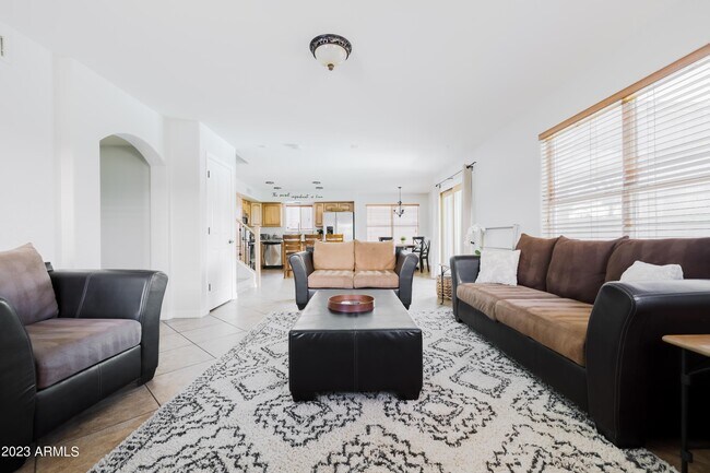 Building Photo - 1431 E Century Ave