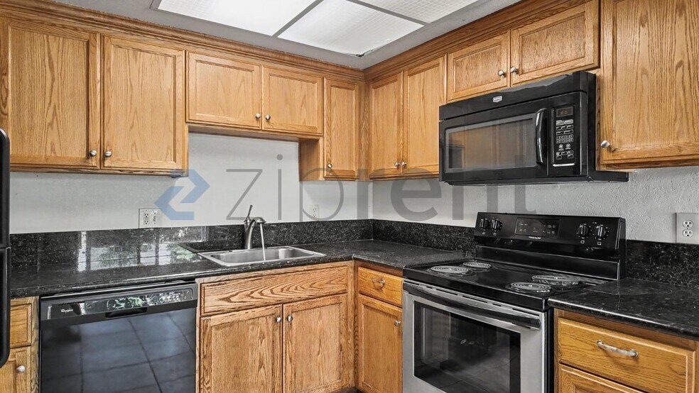 Building Photo - Unit B