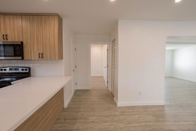 Building Photo - Hope Street, Hollywood, FL 33024 - 4 BR 2 ...
