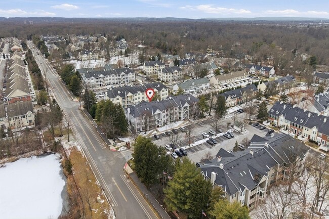 Building Photo - 12 Kingston Run