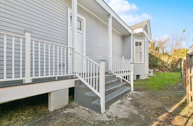 Building Photo - Treme Single