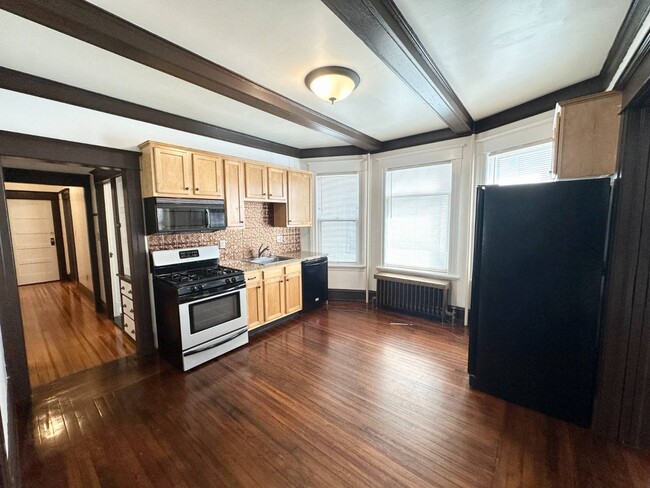 Primary Photo - 423 Hamilton St