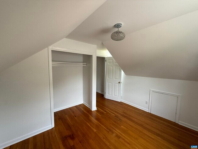 Building Photo - 913 Druid Ave
