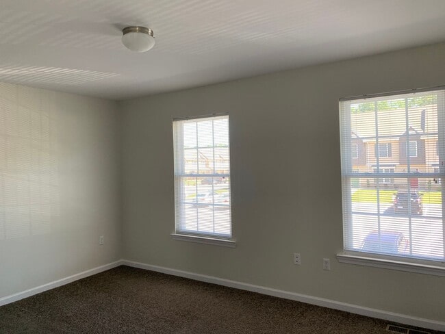 Building Photo - End Unit Townhome in Campbell County