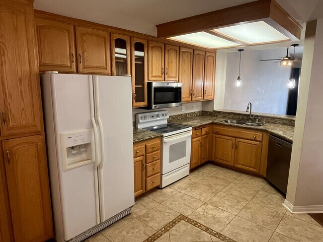 Building Photo - Modern 3-Bed, 3-Bath Condo with Garage & P...