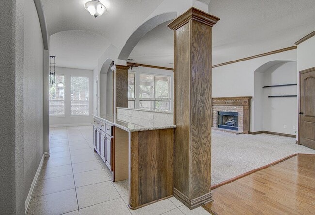 Building Photo - 1425 River Forest Dr