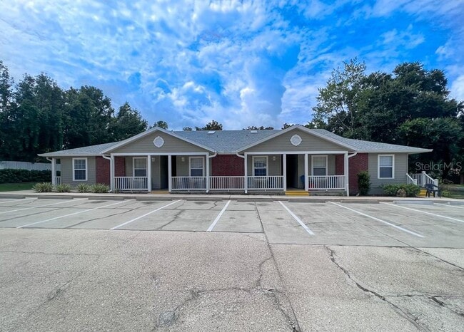 Building Photo - 3911 SW 27th St