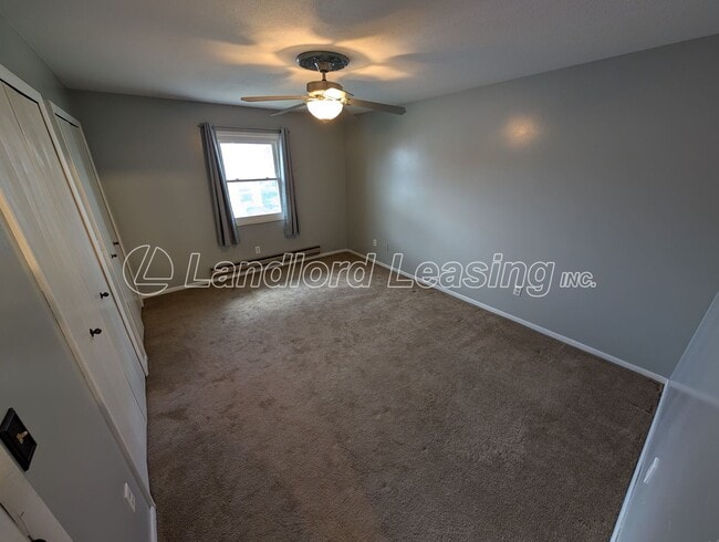 Building Photo - Spacious Elyria Split-Level Near LCCC with Fireplace & Fenced Yard
