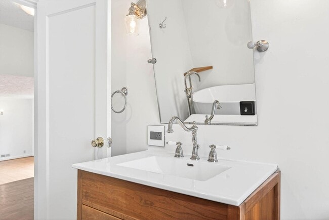 Building Photo - Vintage 3-bdrm/1-bdrm Alameda charmer—Many updates, large yard w/deck & raised beds