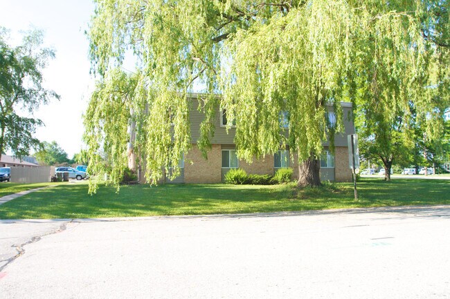 Building Photo - W156 N11374 Pilgrim Rd