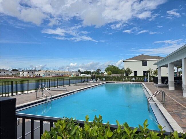 Building Photo - 271 NE 16th St