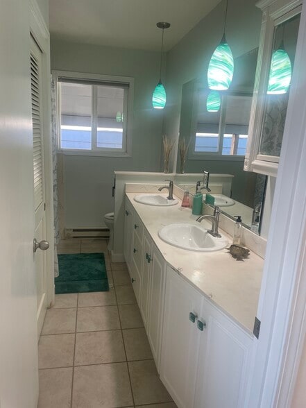 Building Photo - 257 SW Ebb Ave