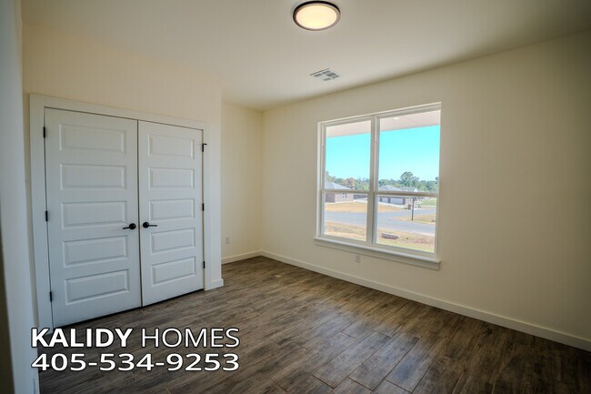 Building Photo - 2103 Kalidy Dr