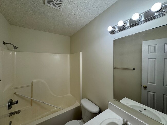 Building Photo - Affordable 3 Bedroom in Bedford
