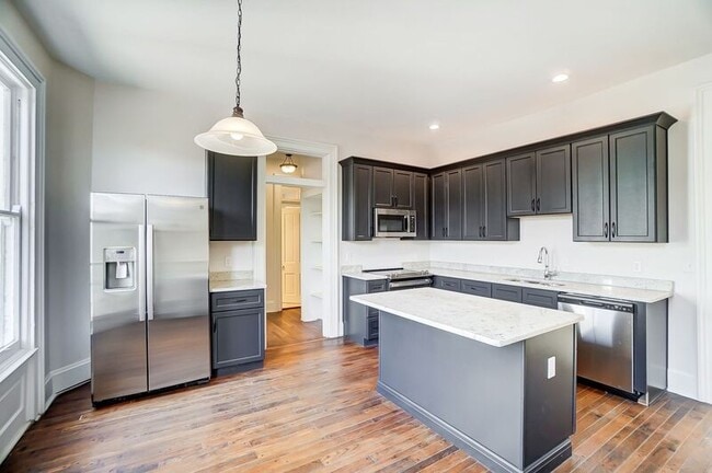 Building Photo - 2701 Cleinview Ave