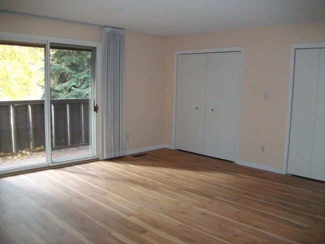 Building Photo - Beautiful 2 bdrm, 2-1/2 bath Condo at the ...