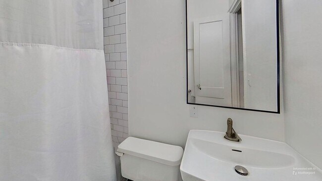 Building Photo - 1 bed / 1 bath ~ July 2024 Move-In