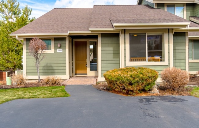 Building Photo - 2 Bed/2 Bath Single-Level Condo in Eagle C...